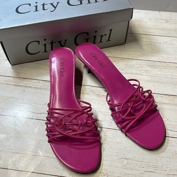 City Girl women’s leather sandals Fuchsia color slip on Size 8.5 - Picture 1 of 9